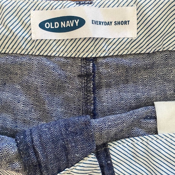 Old Navy blue everyday short size 2 - Picture 9 of 9